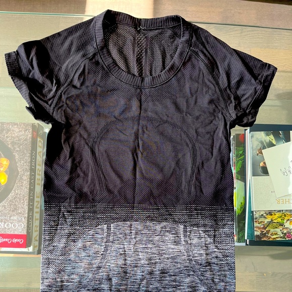 Lululemon swiftly tech short sleeve shirt (size 4)
